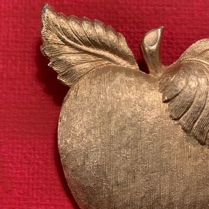 Vintage apple brooch. Gold tone. Signed.